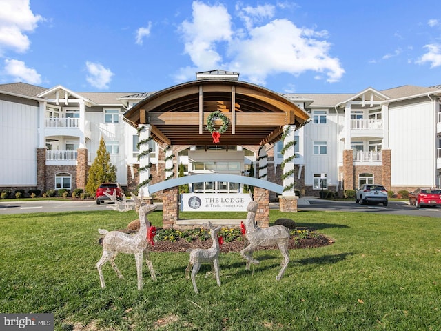 exterior space featuring a lawn