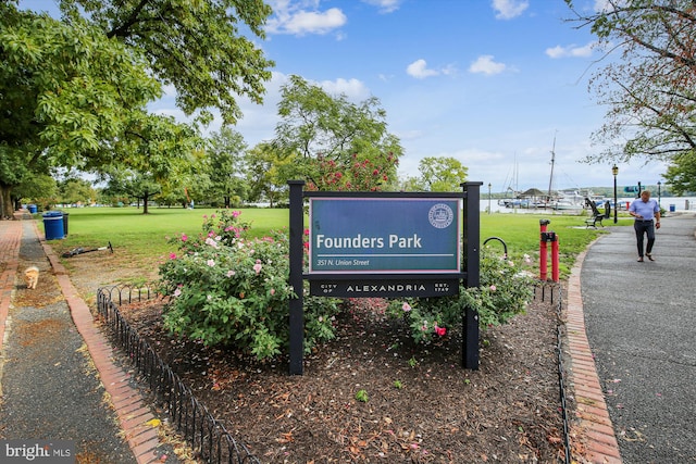 view of home's community featuring a lawn