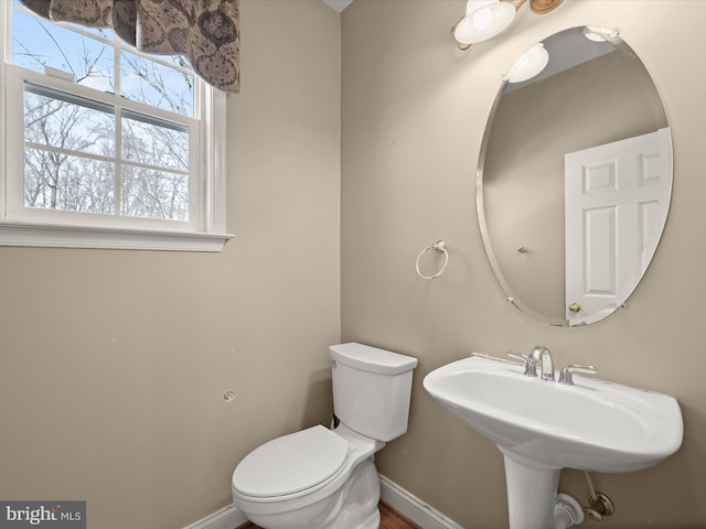 bathroom featuring toilet and sink