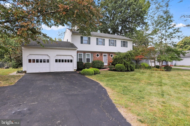 view of front of house featuring a garage and a front yard