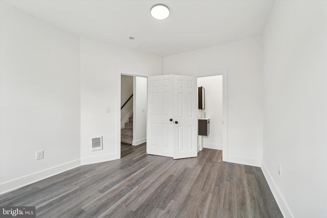 unfurnished room with hardwood / wood-style flooring