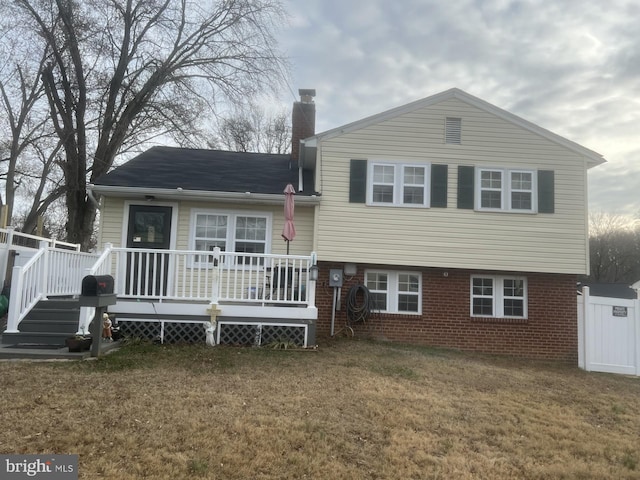 back of house featuring a yard