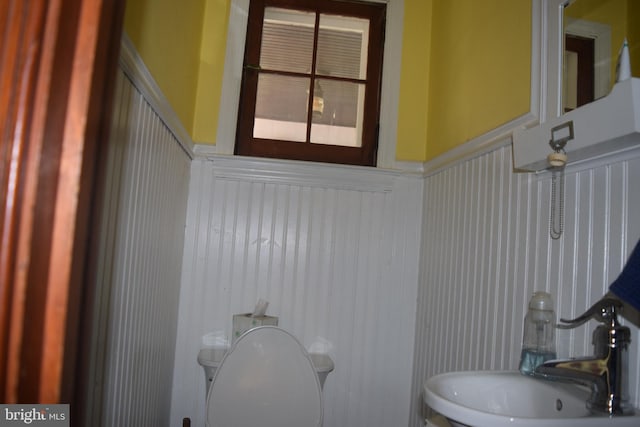 bathroom featuring toilet