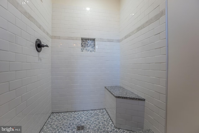 bathroom featuring tiled shower