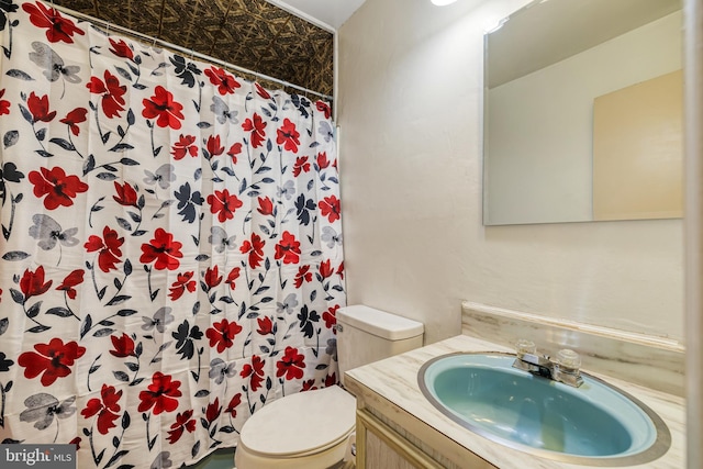 bathroom with vanity, a shower with shower curtain, and toilet