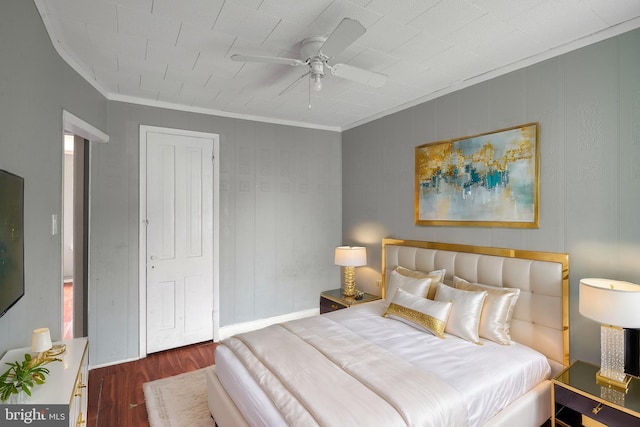 bedroom featuring ceiling fan, dark hardwood / wood-style flooring, and crown molding