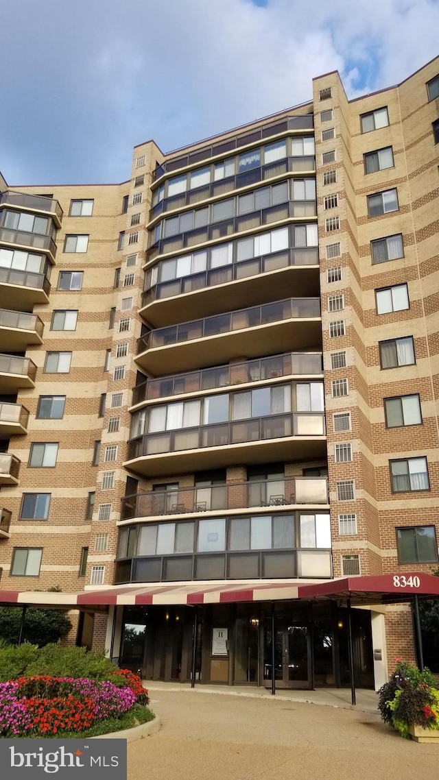 8340 Greensboro Dr Unit 1010, Mclean, VA 22102 - view of apartment building / complex