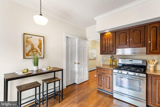 kitchen with crown molding, stainless steel gas range, decorative backsplash, decorative light fixtures, and dark wood-type flooring