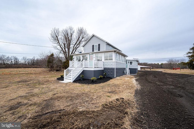 view of front of property featuring a porch