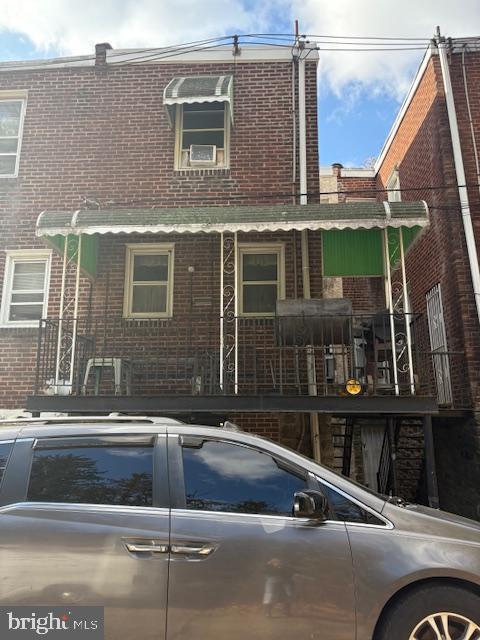 view of front facade featuring a porch