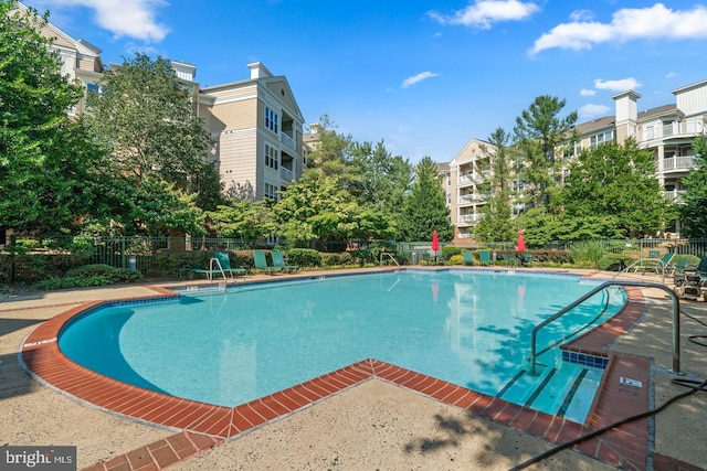 view of swimming pool