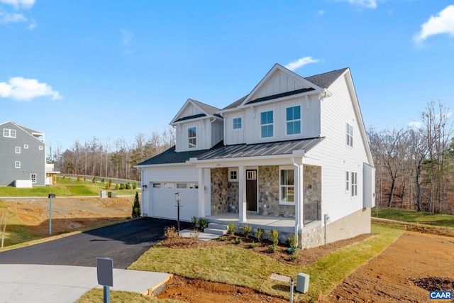 view of front of home featuring a front yard