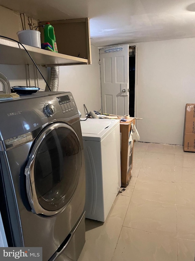 laundry room with independent washer and dryer