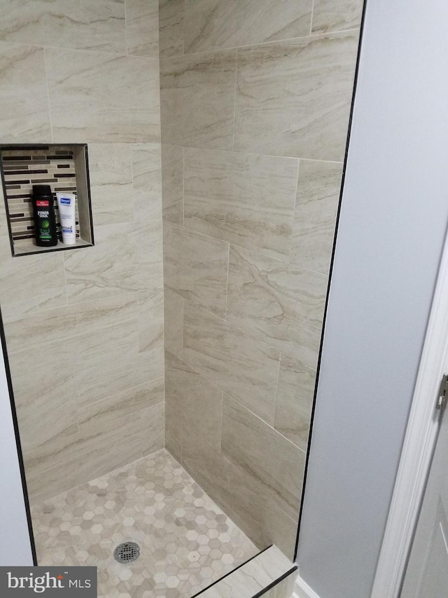 bathroom with a tile shower