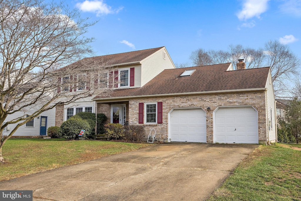 view of front of house featuring a front yard and a garage