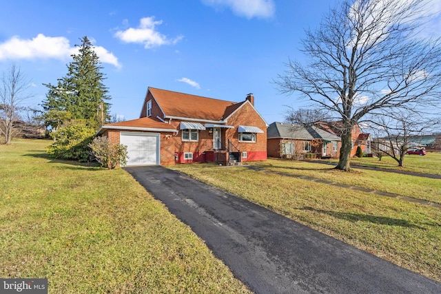 view of front of property featuring a front lawn and a garage