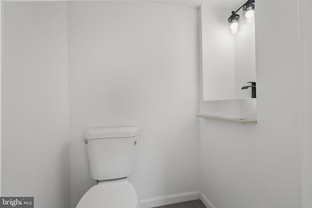 bathroom featuring toilet