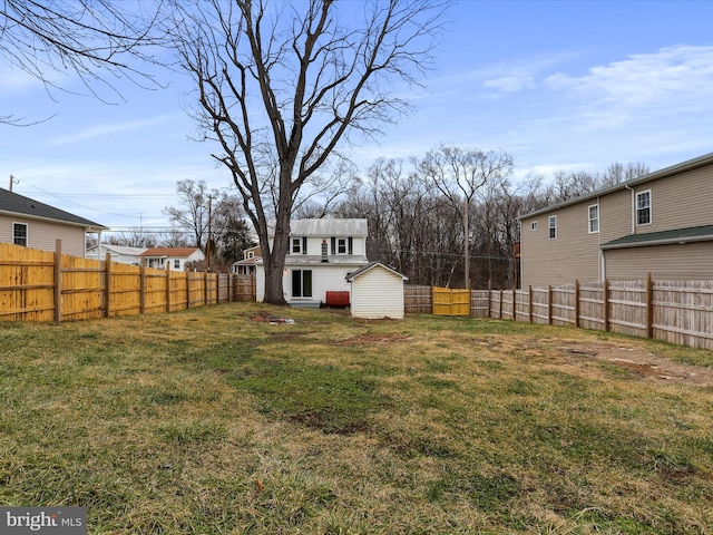 view of yard with a storage shed