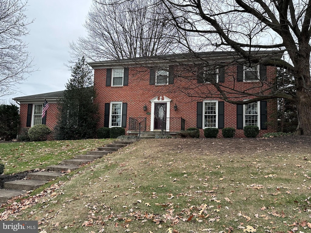 view of front of house with a front yard