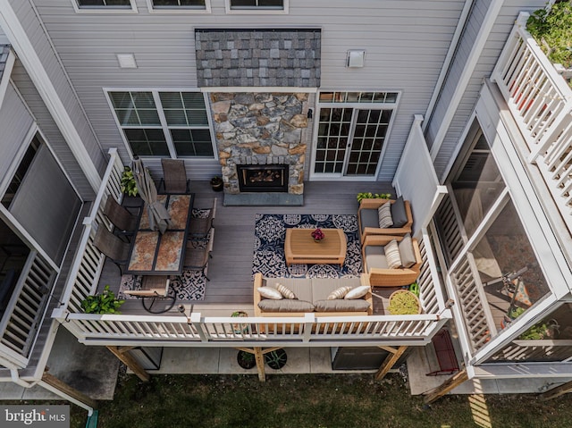 exterior space featuring an outdoor hangout area