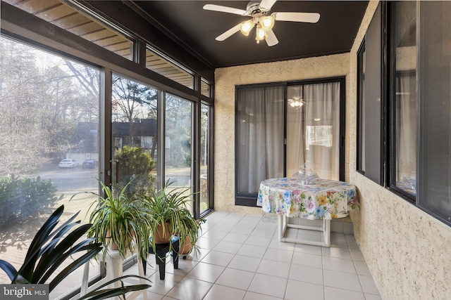 sunroom / solarium with ceiling fan