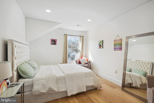 bedroom with recessed lighting, baseboards, visible vents, and light wood-type flooring