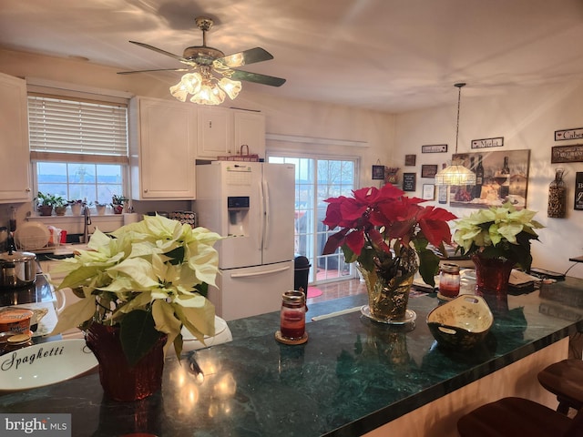 dining space with ceiling fan