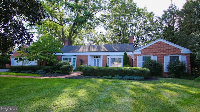 ranch-style home featuring a front yard