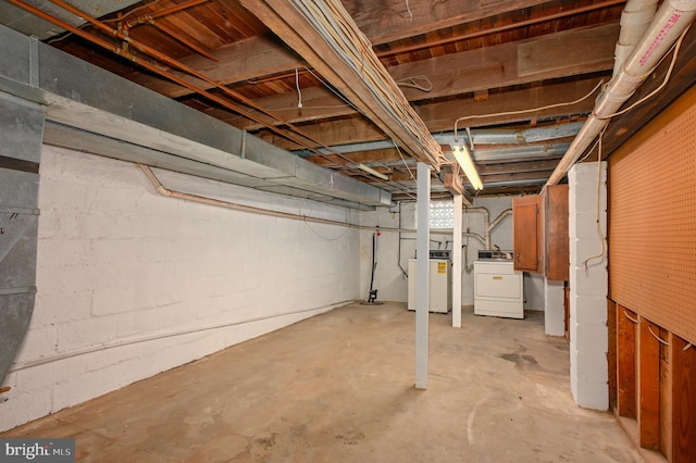 basement featuring washer / dryer