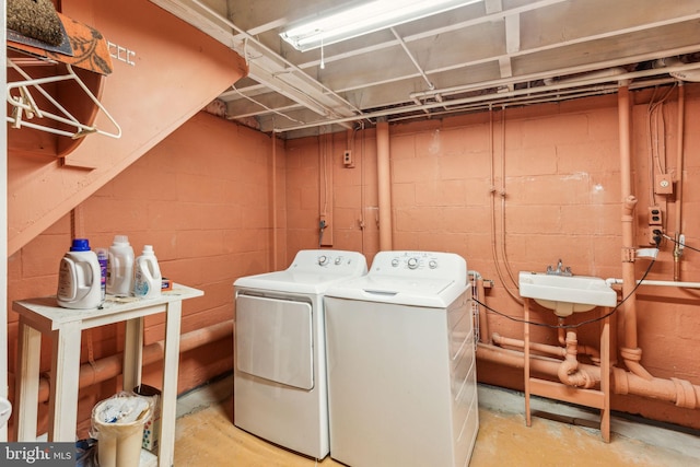 laundry room with sink and washing machine and clothes dryer