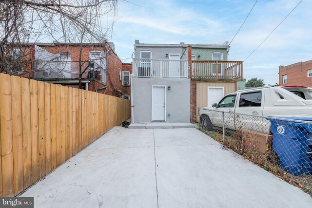 view of front of property with a balcony