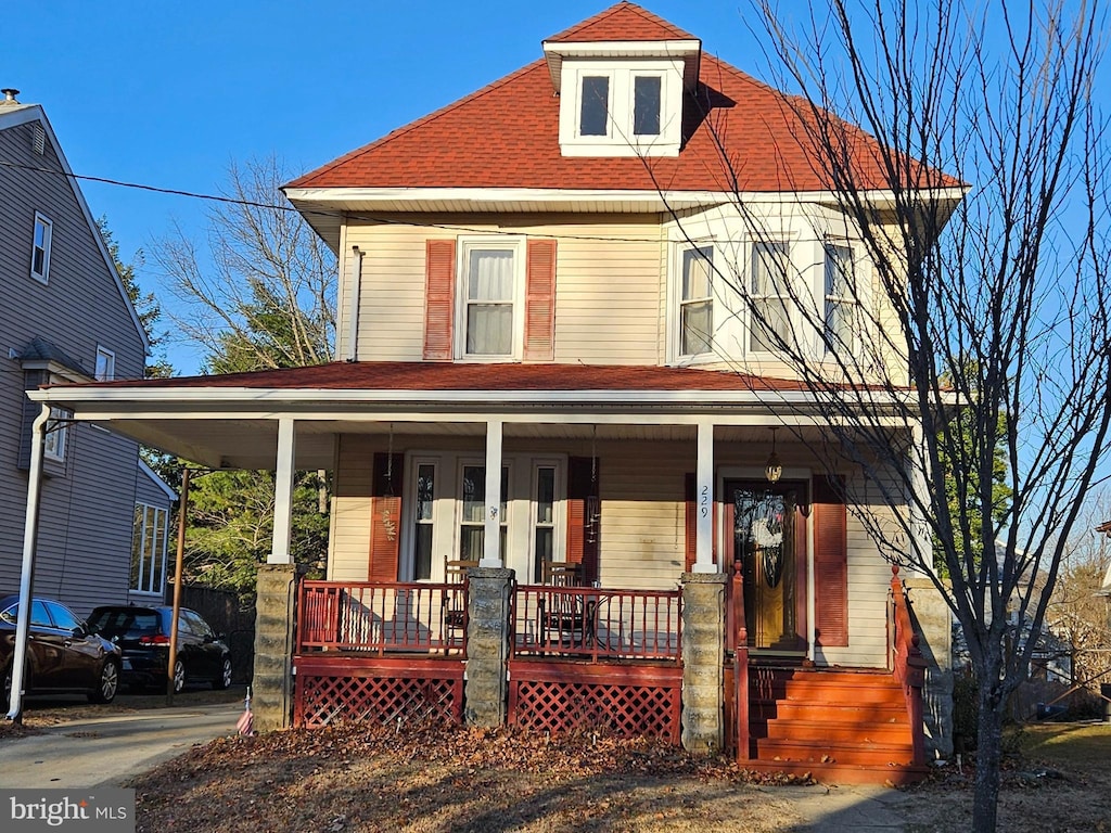 view of front facade