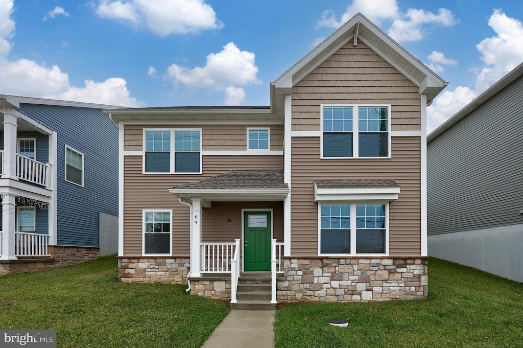 view of front of house with a front lawn