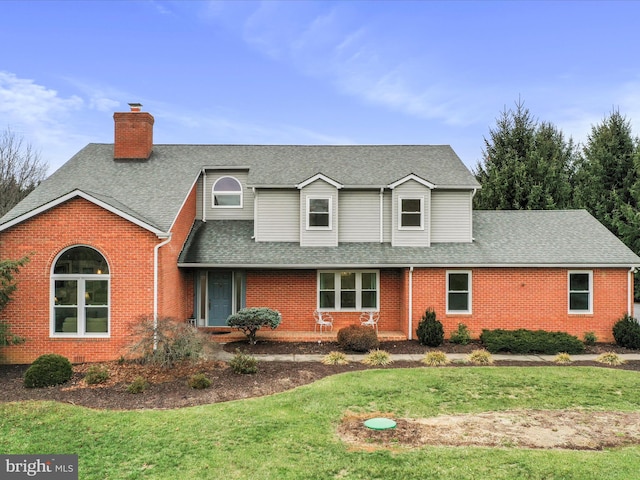 front facade featuring a front yard