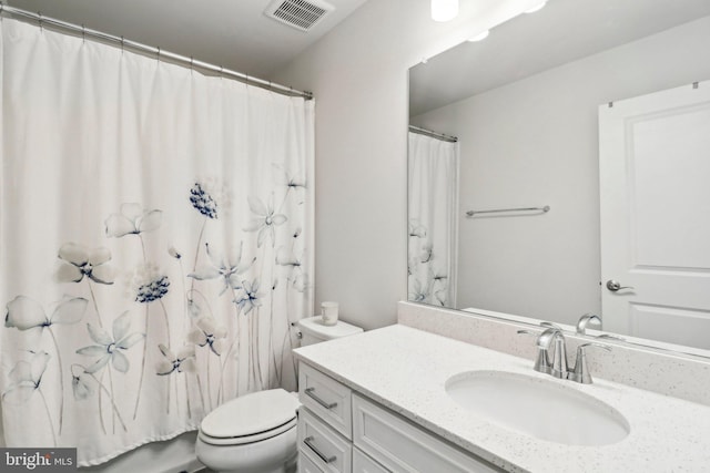 bathroom with a shower with shower curtain, vanity, and toilet