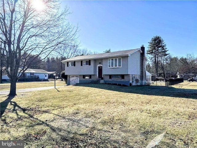 split foyer home featuring a front yard