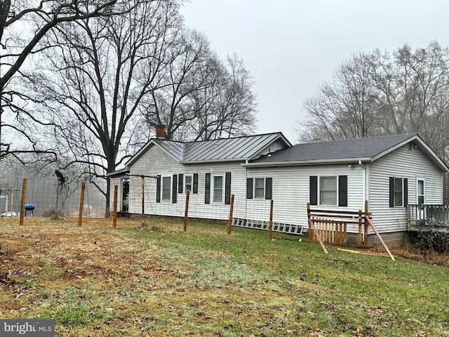 rear view of house featuring a lawn