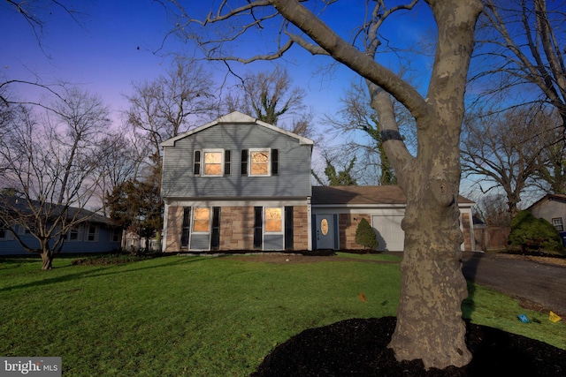 view of front of house featuring a lawn