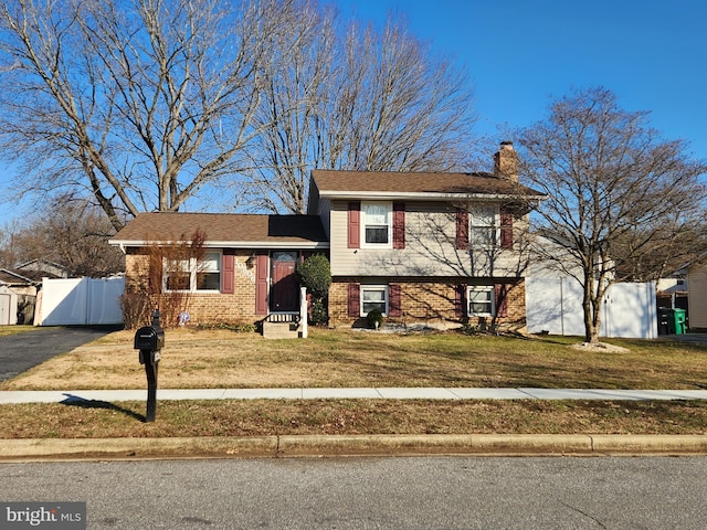 split level home with a front lawn