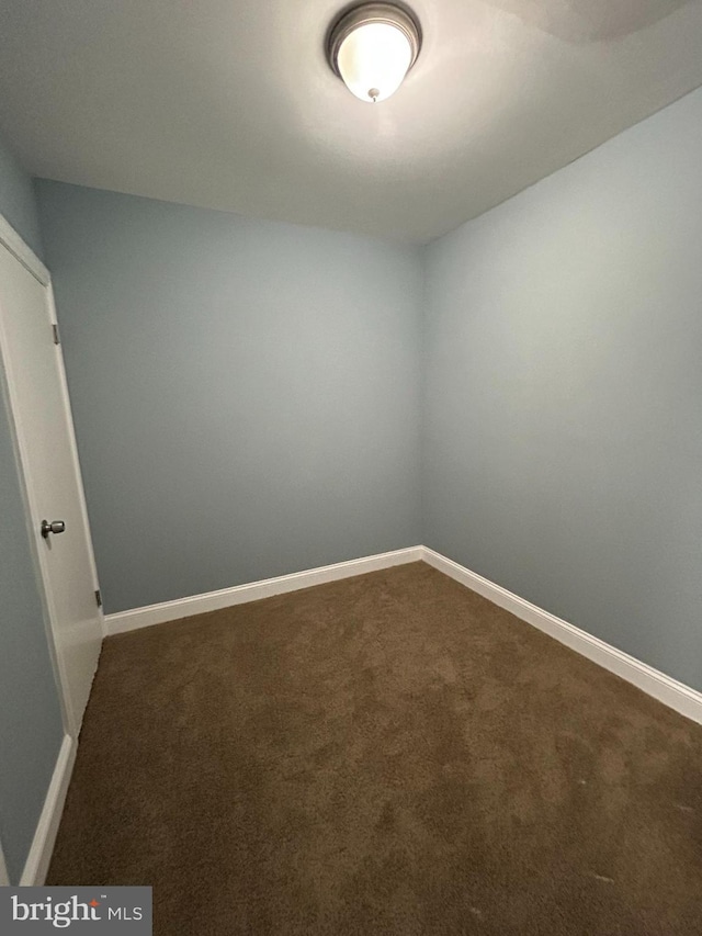 spare room with carpet flooring