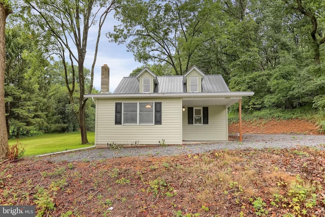 view of front of house featuring a front yard