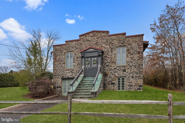 view of front of house with a front lawn