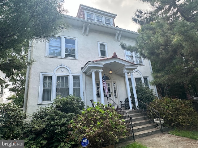 view of italianate-style house