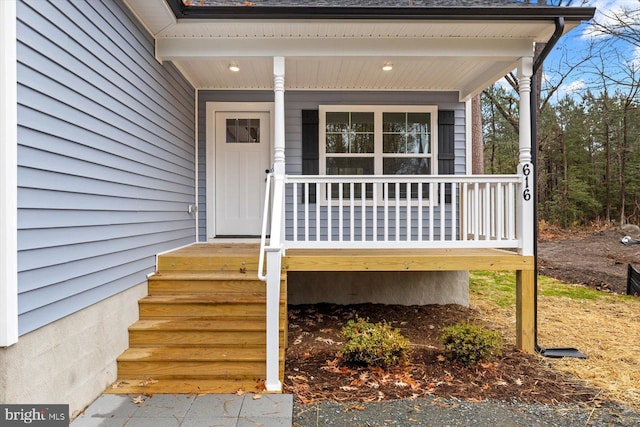 entrance to property featuring covered porch