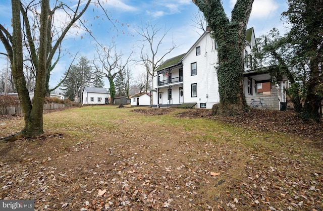 view of yard with a balcony