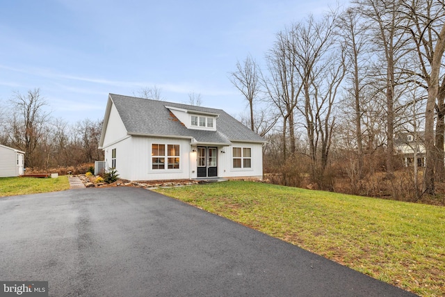 view of front of house with a front yard