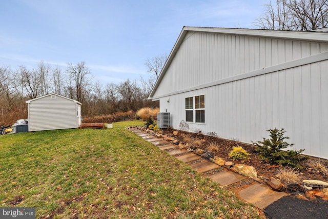 view of yard featuring a shed and cooling unit