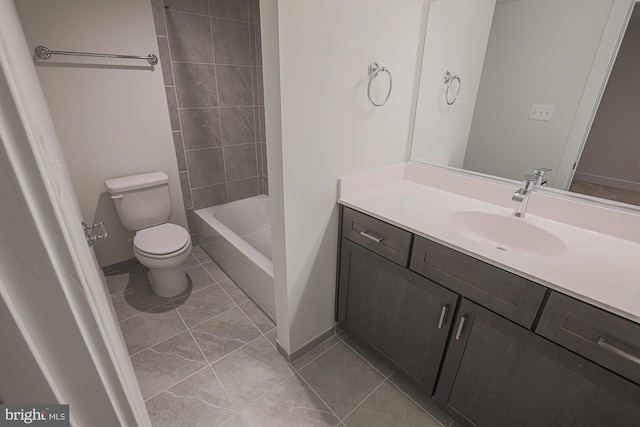 full bathroom featuring baseboards, vanity, and toilet