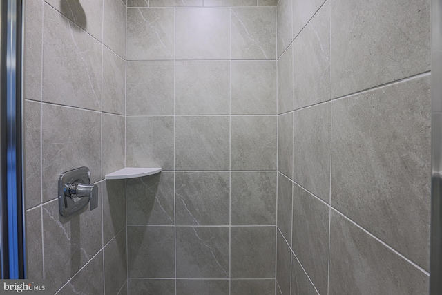 details with a tile shower