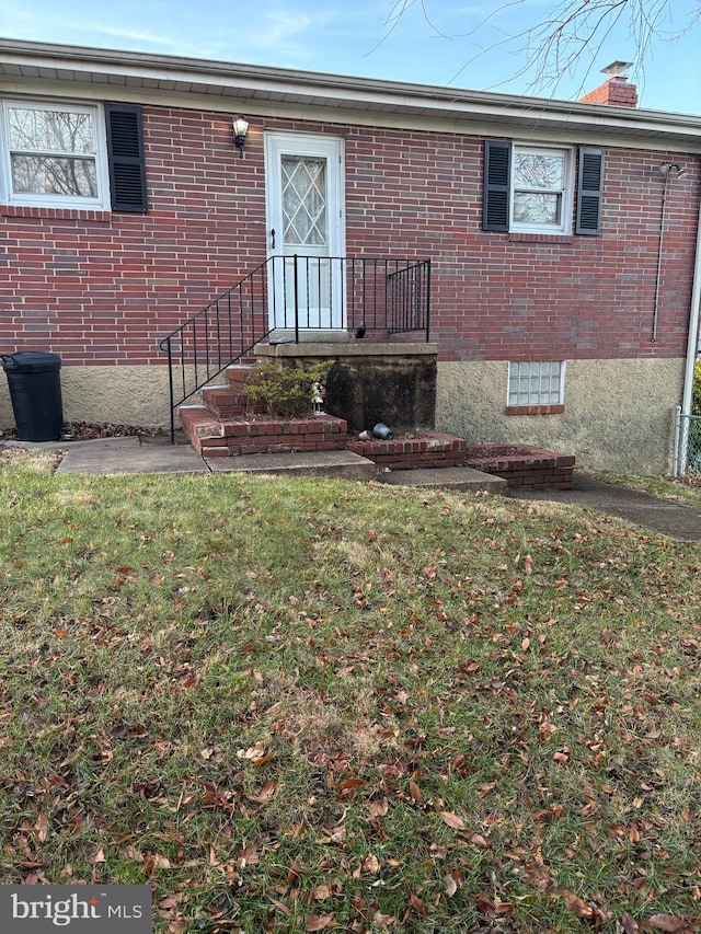 view of front of property with a front lawn